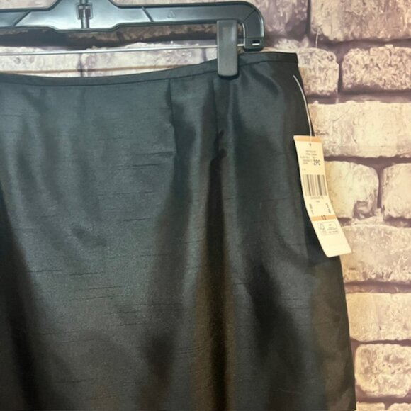 Le Suit NWT Black Fully Lined Skirt Size 12 - Picture 2 of 8